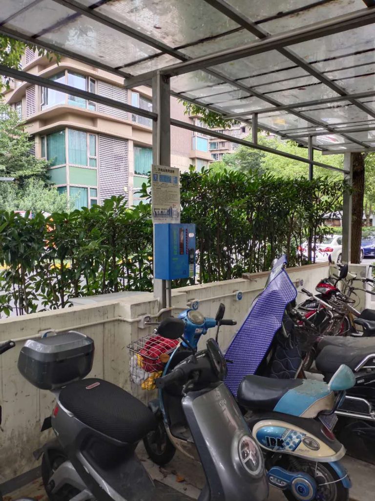 小区地面车棚